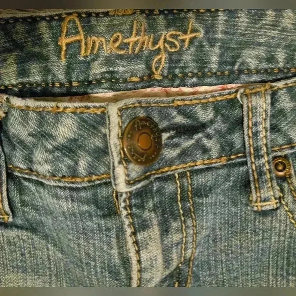 Amethyst Jeans - Picture 3 of 5